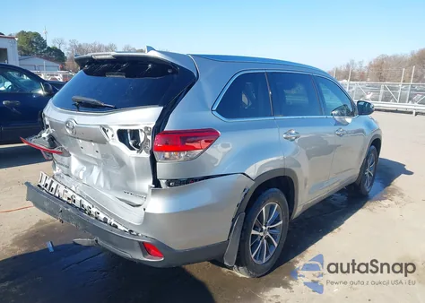 2018 Toyota Highlander Xle z USA, uszkodzony, nr VIN 5TDJZRFH8JS560231
